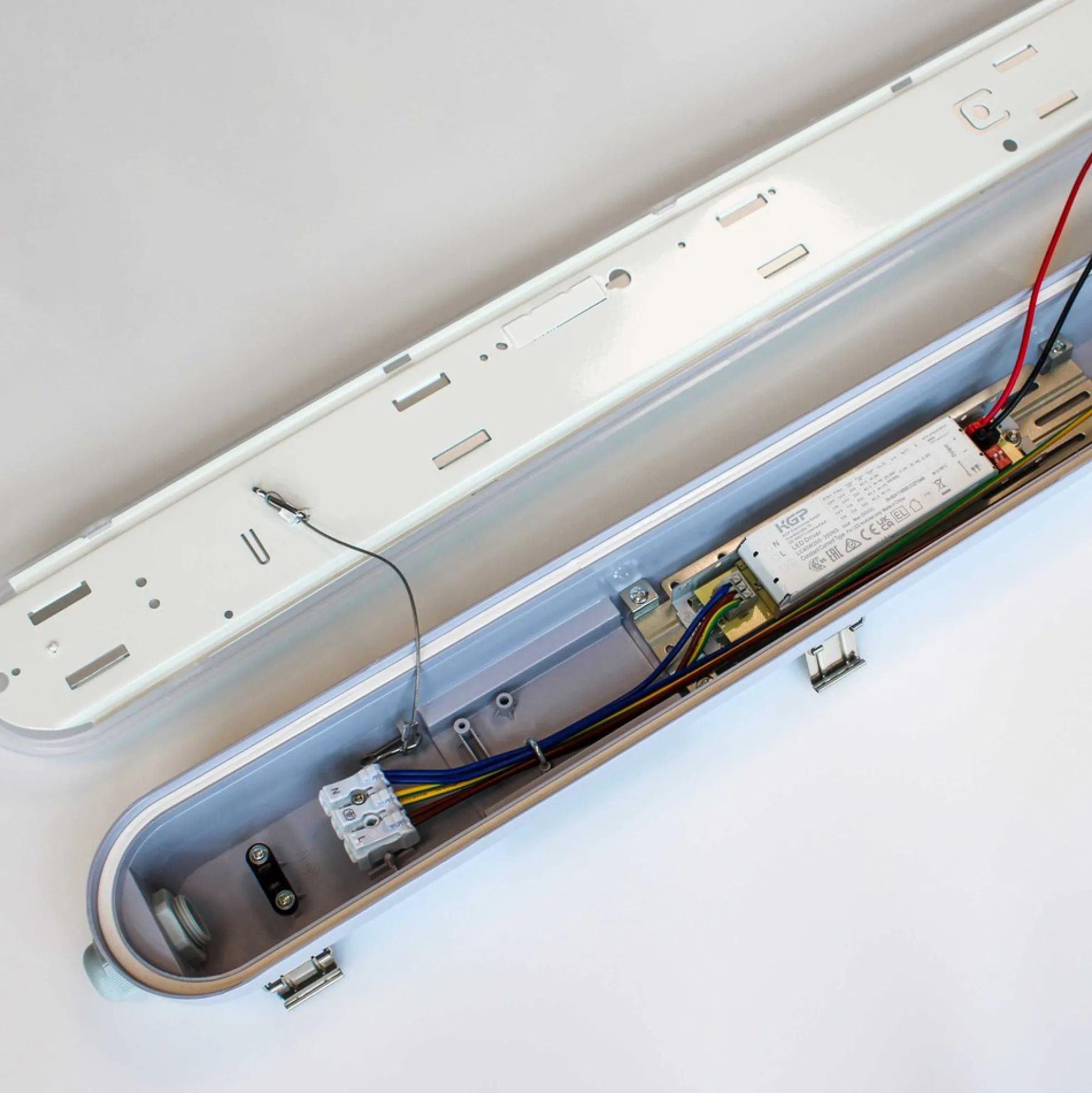 Armatur, 150 cm, 60W, 4000K, 7800 lumen, gennemfortrådet, HiCRI Ra 90, IP65