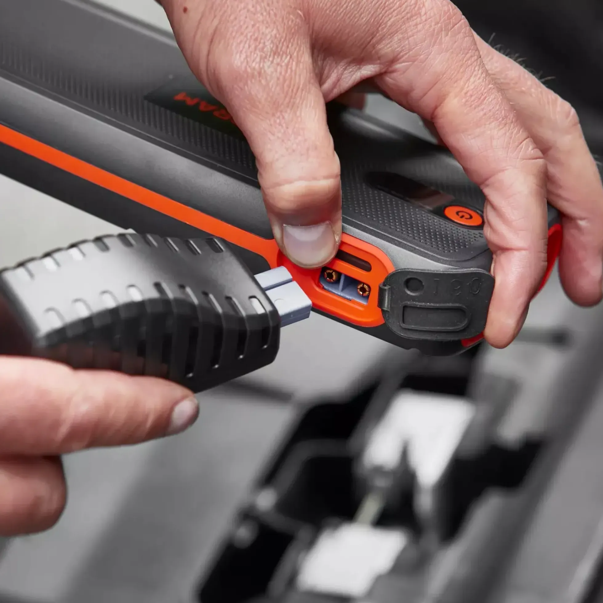 BATTERYstart 400 jump starter med powerbank, 16 800 mAh