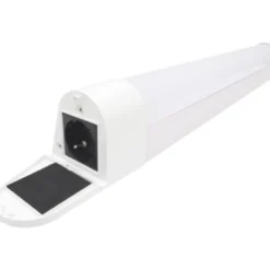 Bianka G2 spejlarmatur m. stikkontakt, LED IP44, 8W, 2700/3000/4000K CCT - Nordtronic