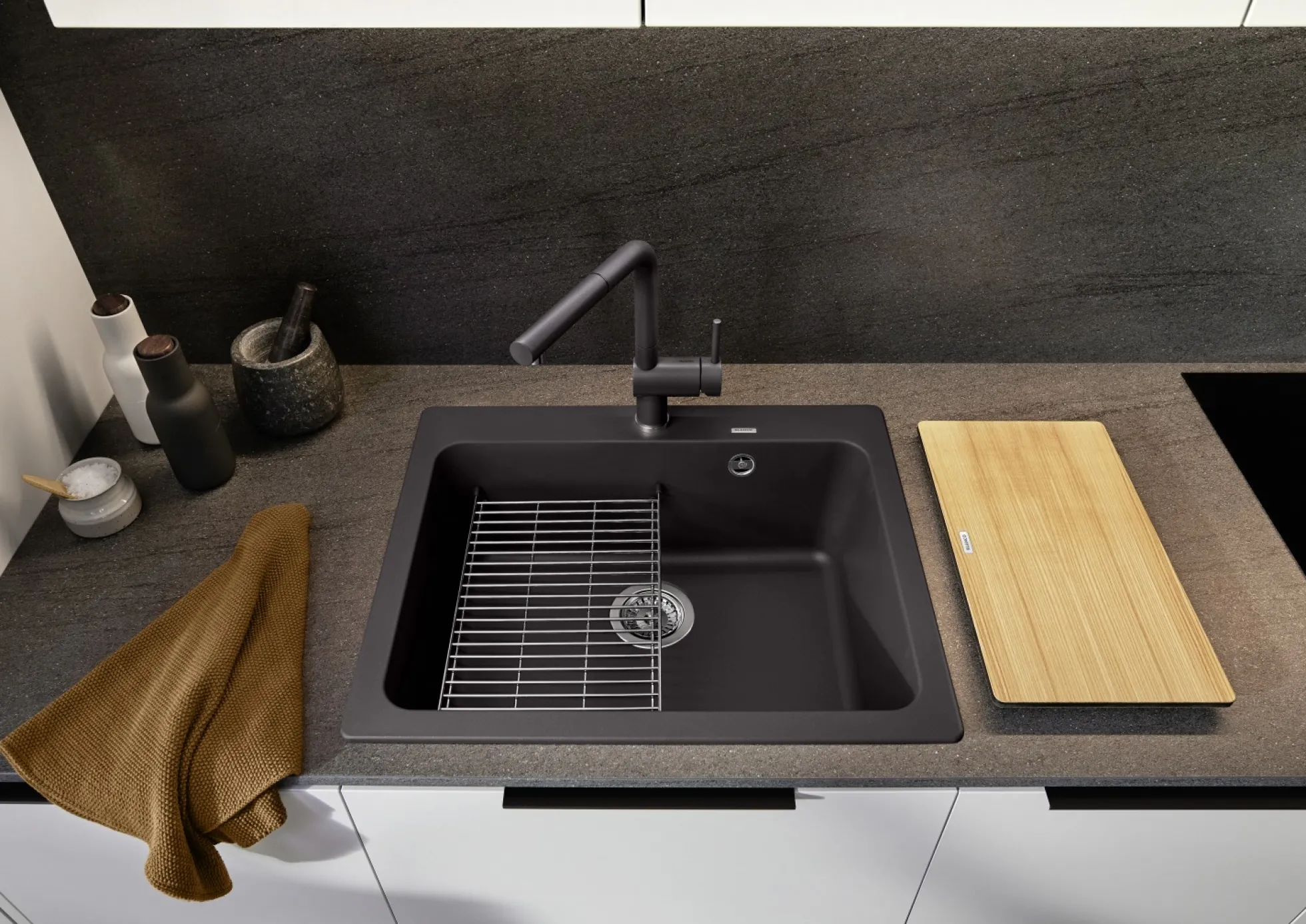 BLANCO NAYA 6 UX køkkenvask 61,5x51 cm SILGRANIT® sort