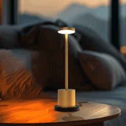 Candela Opladelig LED bordlampe med trådløs opladning - Guld, IP54, Inde/ude, touch dæmpbar