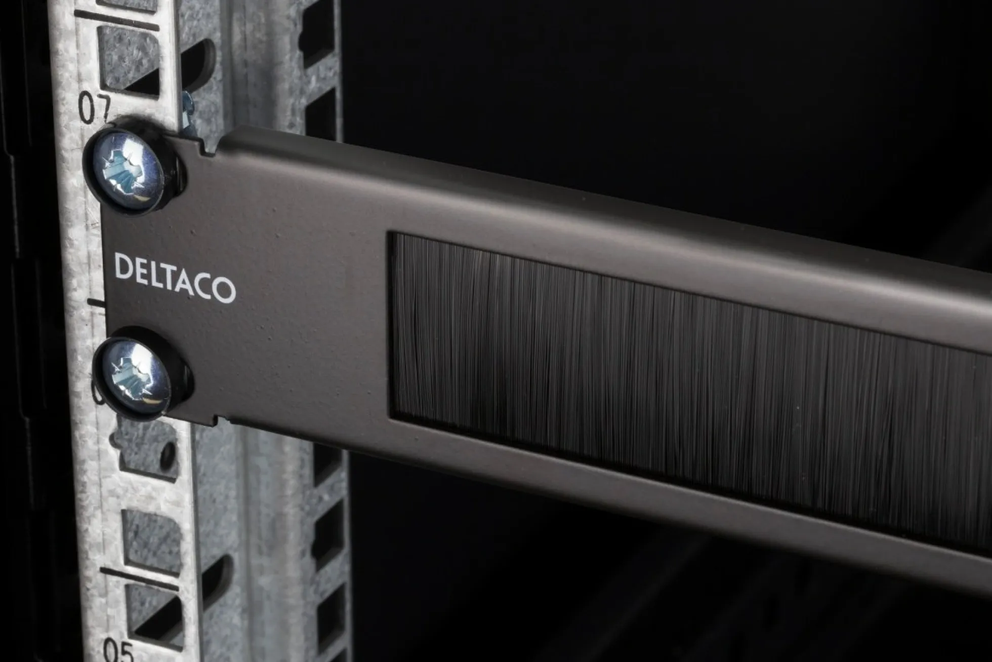 DELTACO 19" 1U Metal Cable Management with brush