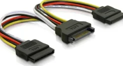 DELTACO Y-strømadapter til 15-pin SATA-strøm, til 2 harddiske, 10 cm