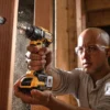 DEWALT 18 V XR bore-/skruemaskine DCD791D2-QW, 2 x 18 V/2,0 Ah
