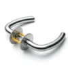 Dørgreb K-form, med roset 40-65, L18, monteret massiv roset Ø50x2mm