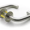 Dørgreb u-form m/ros, 40-65 mm, l18, monteret massiv roset, ø50x2mm, børstet rustfrit stål