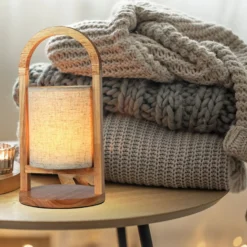 Genopladelig LED bordlampe med touch-dæmpning, 3000K, beige, træhåndtag