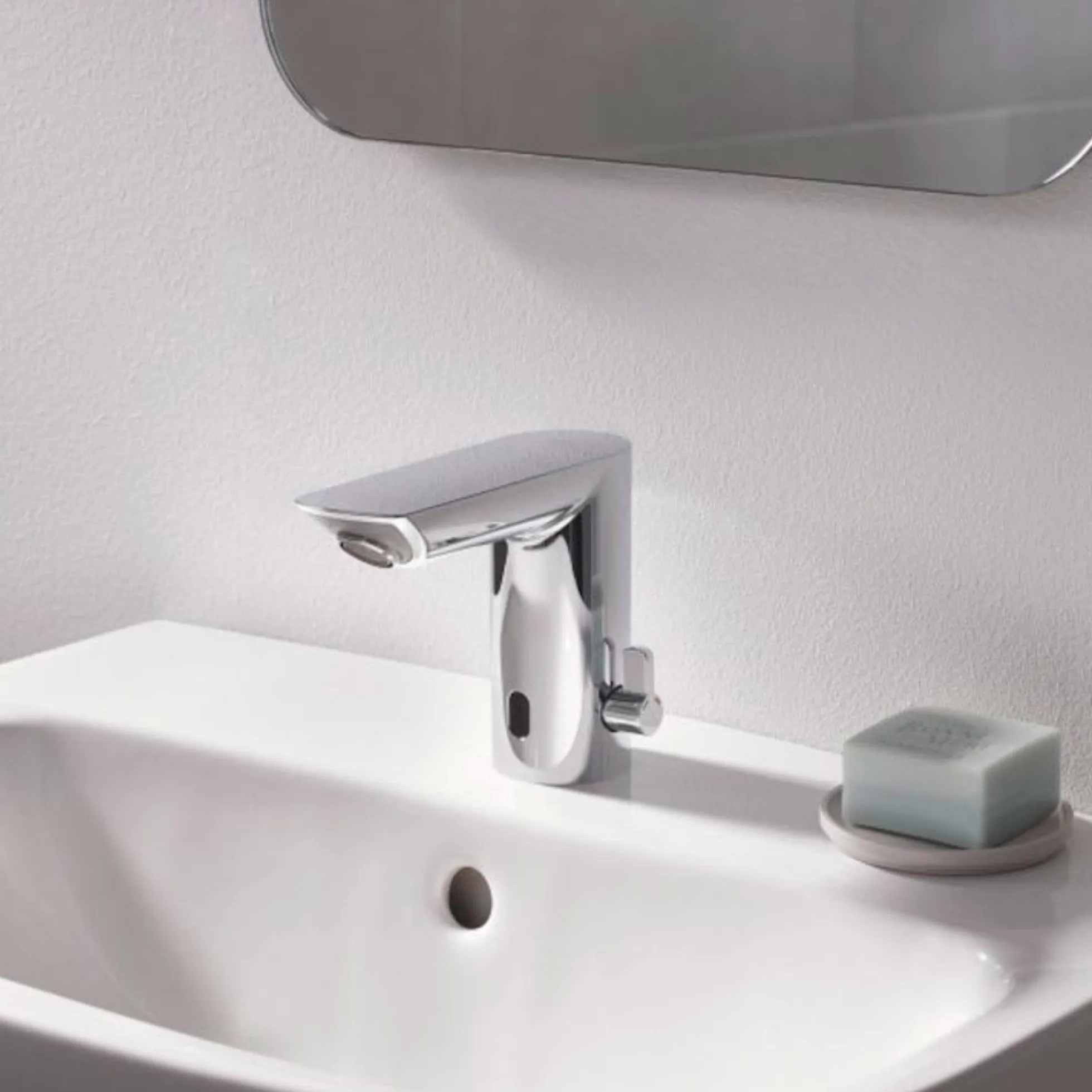 Grohe Bau Cosmopolitan E håndvaskarmatur, berøringsfri, 230V, krom