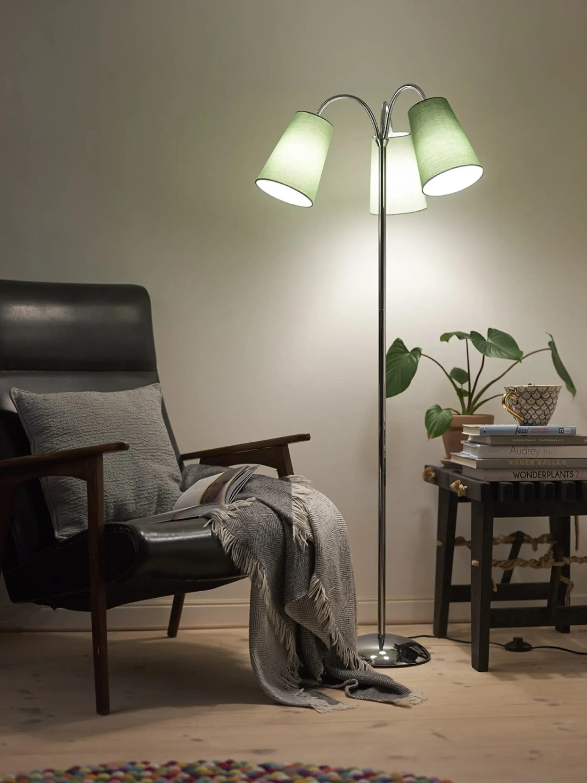 Gulvlampe Salsa, krom med æ-m-æ skærme