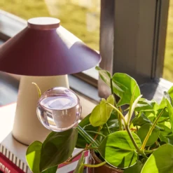 Hübsch Chipper bordlampe, sand/burgundy