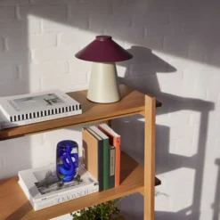Hübsch Chipper bordlampe, sand/burgundy