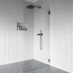 Ifö Showerama Art brusevæg, 70 cm x 200 cm, klart glas, vendbar montering