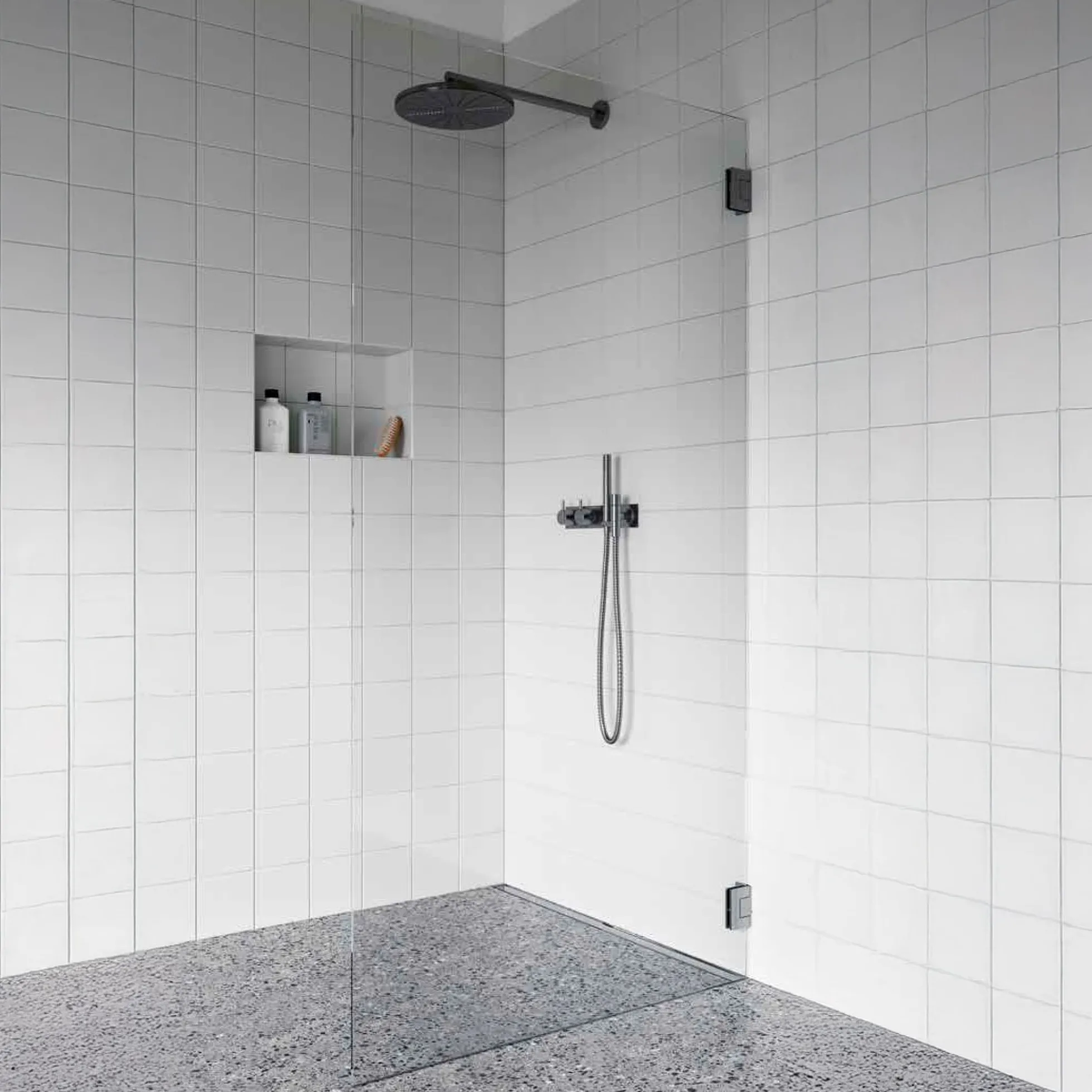Ifö Showerama Art brusevæg, 70 cm x 200 cm, klart glas, vendbar montering