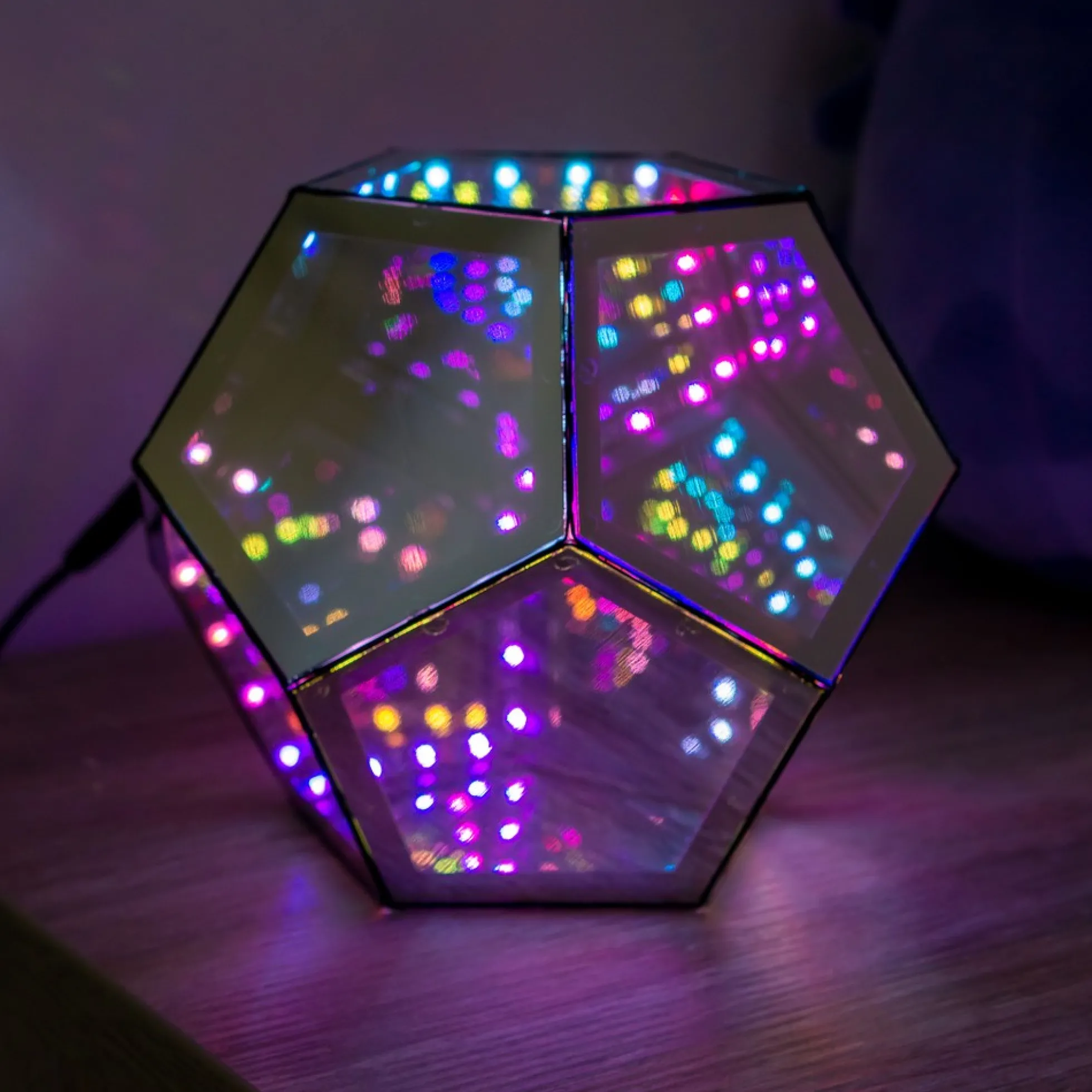 Infinity mirror light, RGBW, 9W, bordlampe, USB tilslutning, inkl. fjernbetjening