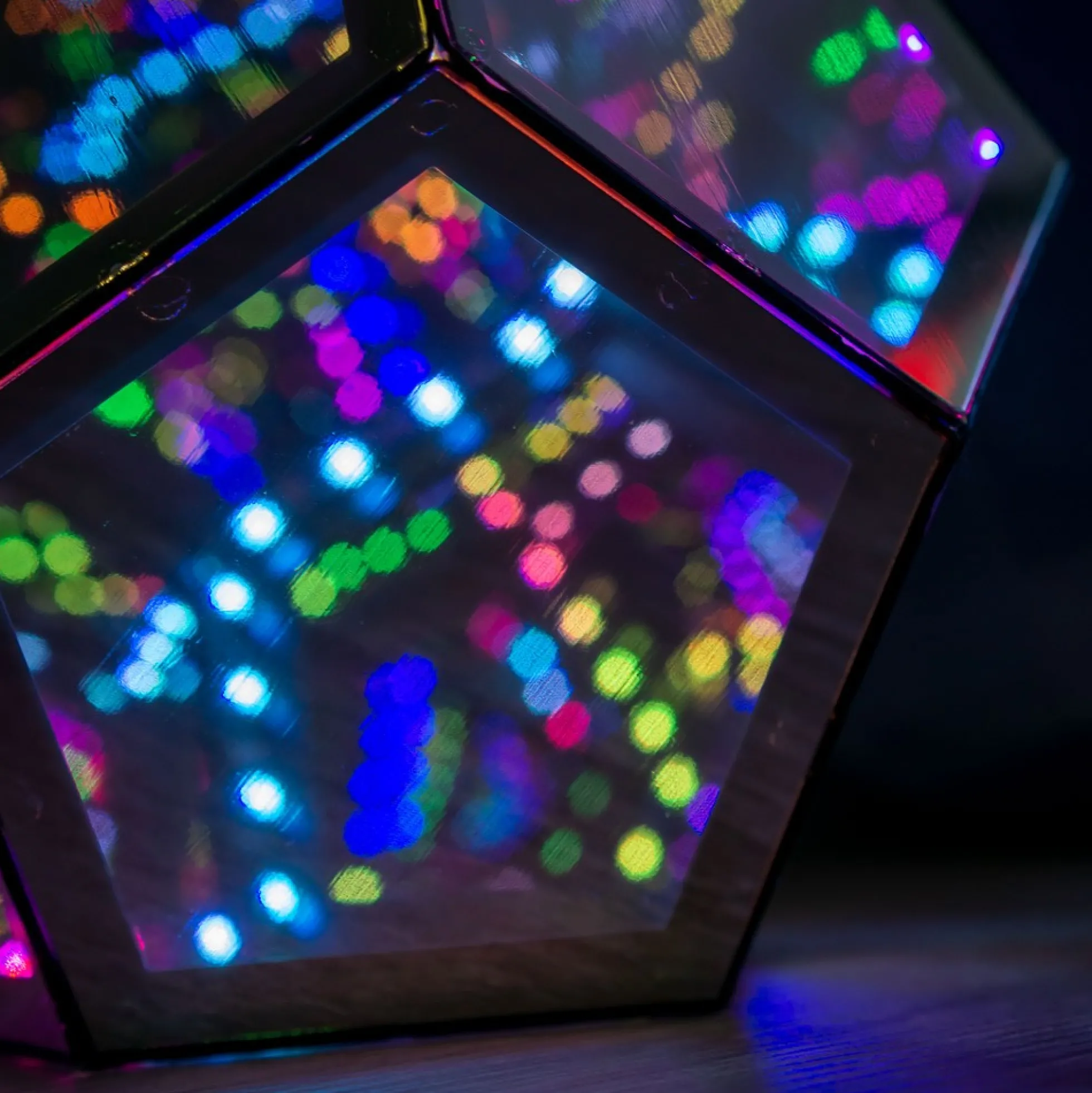 Infinity mirror light, RGBW, 9W, bordlampe, USB tilslutning, inkl. fjernbetjening