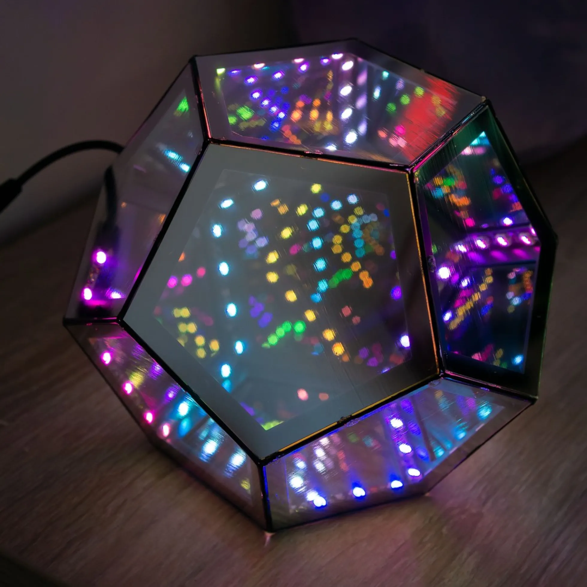 Infinity mirror light, RGBW, 9W, bordlampe, USB tilslutning, inkl. fjernbetjening