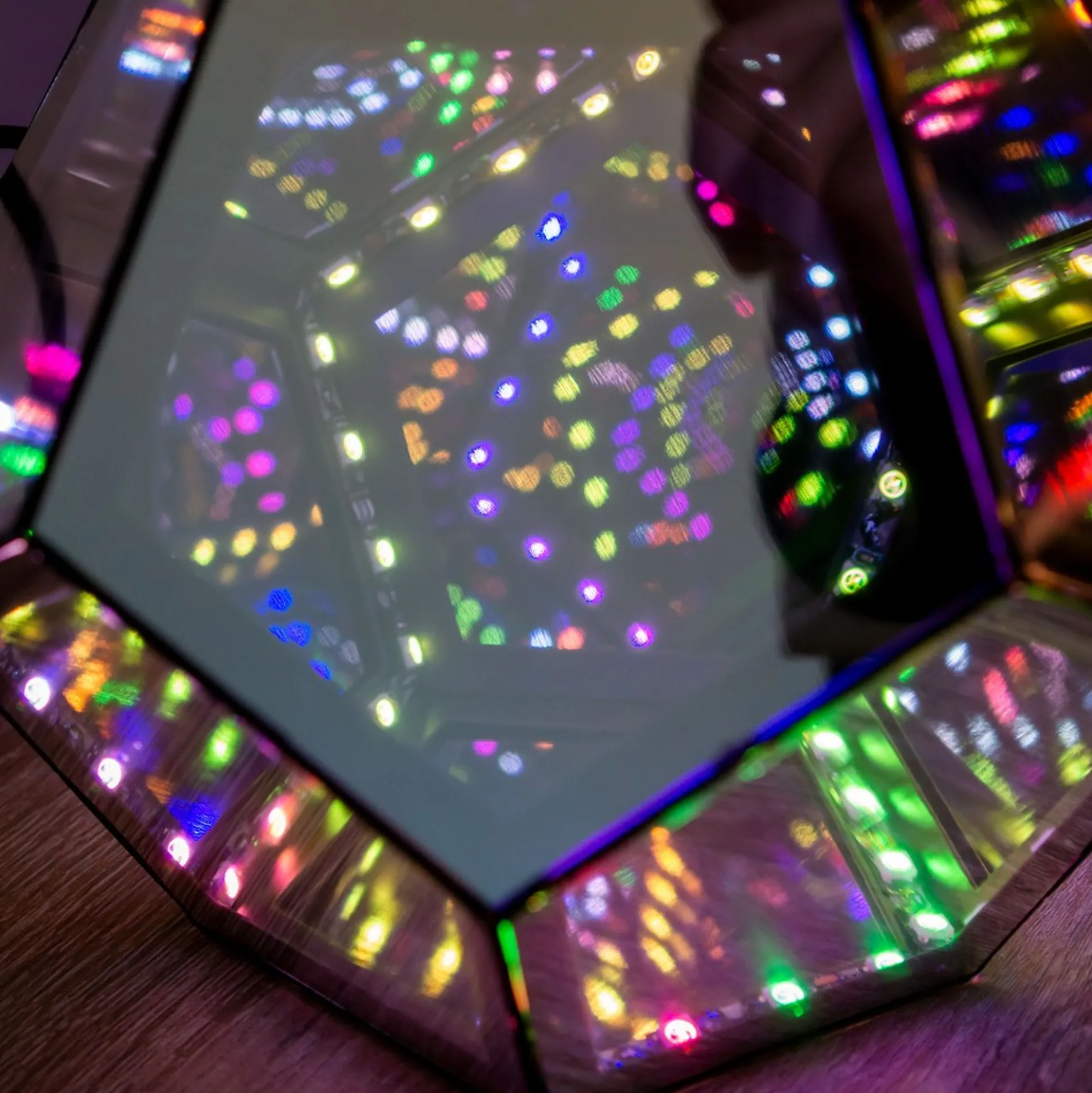 Infinity mirror light, RGBW, 9W, bordlampe, USB tilslutning, inkl. fjernbetjening