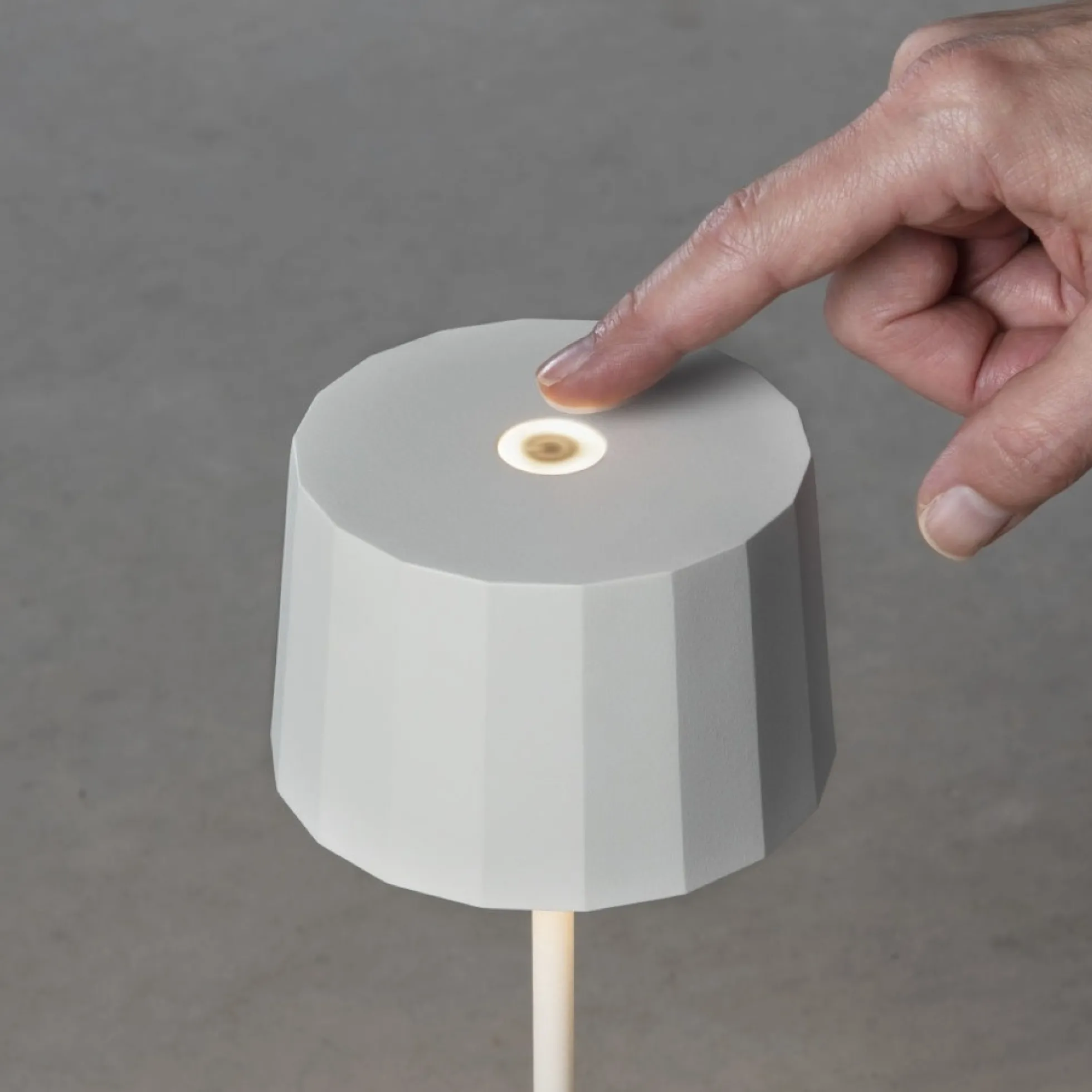 Konstsmide Positano bordlampe USB, 35 cm, med lysdæmper