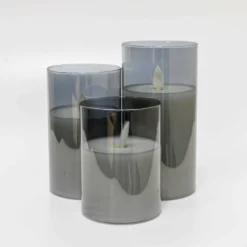 LED bloklys i røgfarvet glas, Ø7,5 cm, 3 stk., med flammeeffekt, fjernbetjening og timer, højde 10/12,5/15 cm, ægte stearin