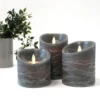LED bloklys med bevægelig flamme og fjernbetjening, sortmeleret, sæt med 3 stk, højde 10/12,5/15 cm, Ø10 cm, ægte stearin