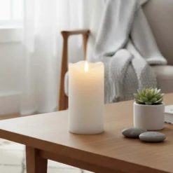 LED bloklys med flammeeffekt, hvid, 15 cm høj, Ø7,5 cm, fjernbetjening, timer, ægte stearin