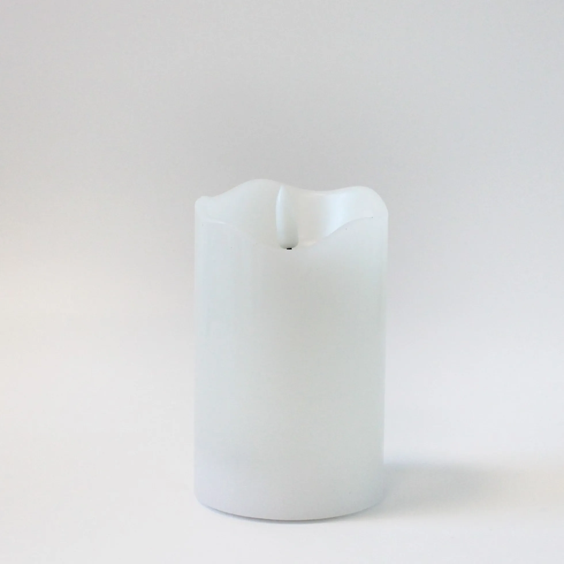 LED bloklys med flammeeffekt, hvid, 12,5 cm høj, Ø7,5 cm, timer, ægte stearin