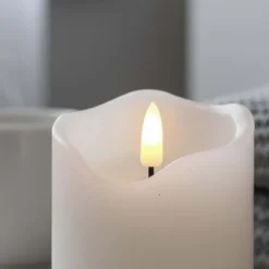 LED bloklys med flammeeffekt, hvid, 12,5 cm høj, Ø7,5 cm, timer, ægte stearin
