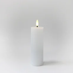 LED bloklys med flammeeffekt, hvid, 15 cm, fjernbetjening og timer - Ægte stearin, Ø5 cm