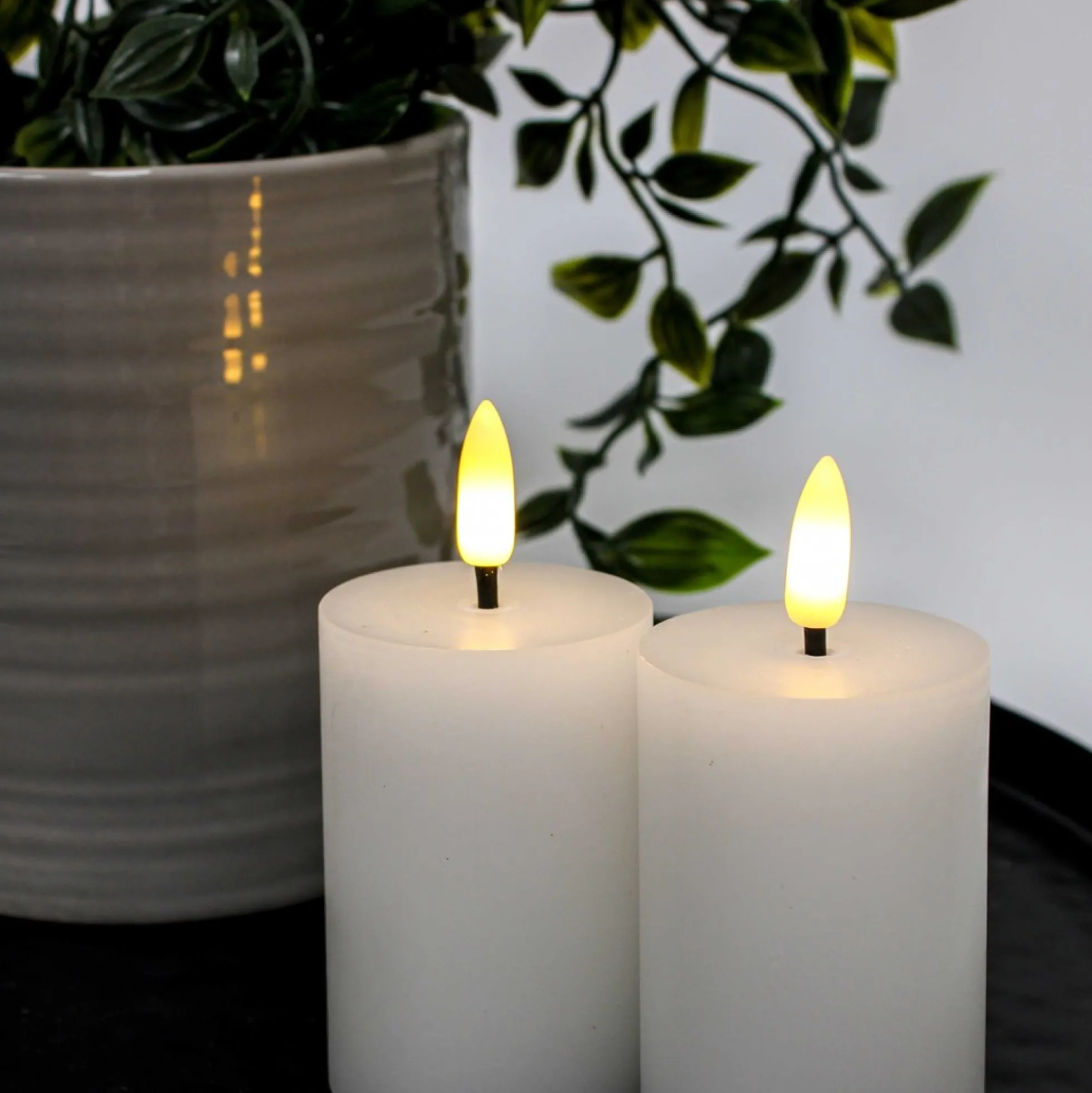 LED bloklys med flammeeffekt, hvid - 2 stk, inkl. fjernbetjening og timer, 7,5 cm høj, Ø5 cm, ægte stearin