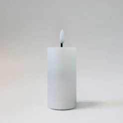 LED bloklys med flammeeffekt, hvid, 10 cm høj, Ø5 cm, fjernbetjening, timer, ægte stearin
