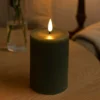 LED bloklys med smelte-look og flammeeffekt, 10 cm høj, fjernbetjening, ægte stearin, dyb grøn