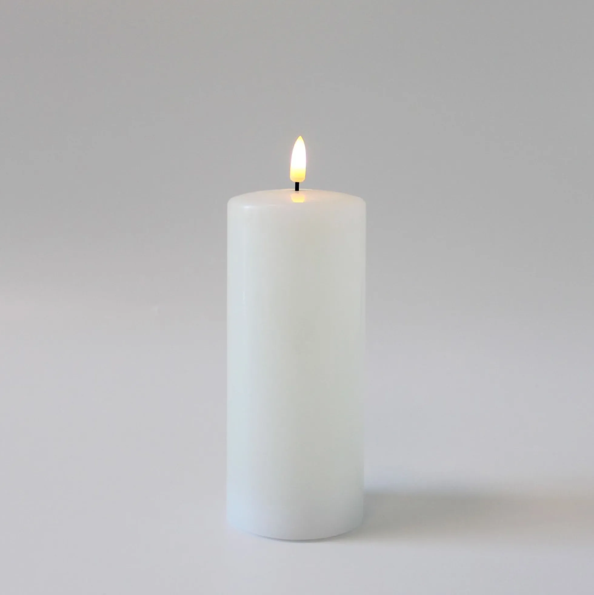 LED bloklys med smelte-look og flammeeffekt, 17,5 cm, inkl. fjernbetjening, timer og ægte stearin