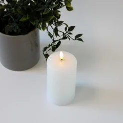LED bloklys med smelte-look og flammeeffekt, inkl. fjernbetjening, timer og ægte stearin - 12,5 cm høj, Ø7,5 cm