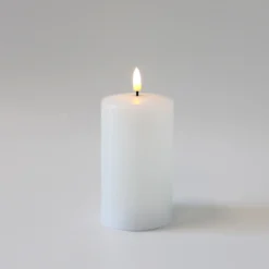 LED bloklys med smelte-look og flammeeffekt, inkl. fjernbetjening, timer og ægte stearin - 12,5 cm høj, Ø7,5 cm