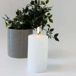 LED bloklys med smelte-look og flammeeffekt, inkl. fjernbetjening, timer og ægte stearin - 12,5 cm høj, Ø7,5 cm