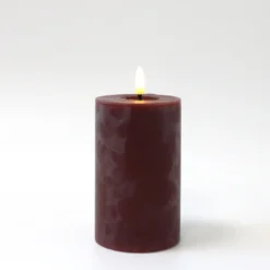 LED bloklys med smelte-look og flammeeffekt, bordeauxrød, 12,5 cm høj, Ø7,5 cm, fjernbetjening