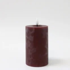 LED bloklys med smelte-look og flammeeffekt, bordeauxrød, 12,5 cm høj, Ø7,5 cm, fjernbetjening
