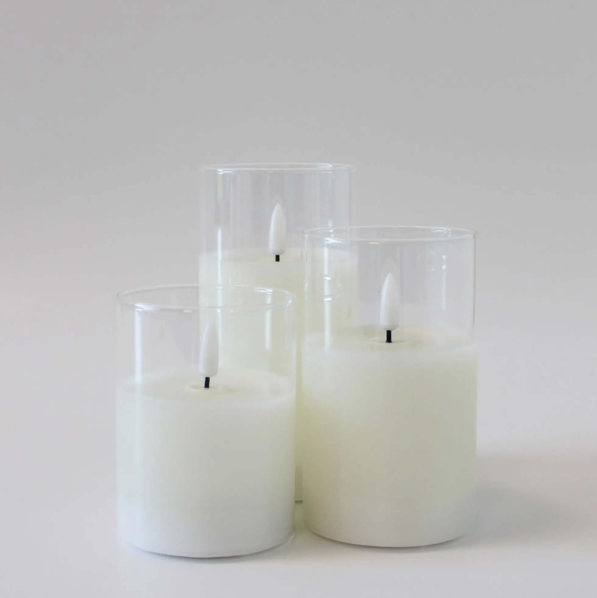 LED bloklys sæt i glas med flammeeffekt, 3 stk - Inkl. fjernbetjening og timer, højde 10/12,5/15 cm, ægte stearin