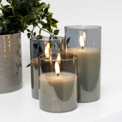 LED bloklys sæt i gråtonet glas med flammeeffekt, Ø7,5 cm, 3 stk - Inkl. fjernbetjening, timer, højde 10/12,5/15 cm