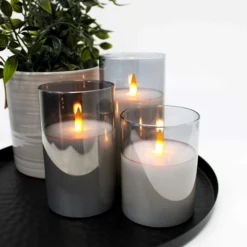 LED Bloklys sæt i røgfarvet glas Ø7,5cm, 3 stk, med flammeeffekt - Inkl. fjernbetjening og timer, 10/12,5/15cm høj, ægte stearin - LEDlife