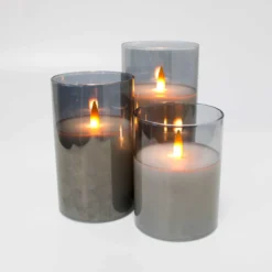 LED Bloklys sæt i røgfarvet glas Ø7,5cm, 3 stk, med flammeeffekt - Inkl. fjernbetjening og timer, 10/12,5/15cm høj, ægte stearin - LEDlife