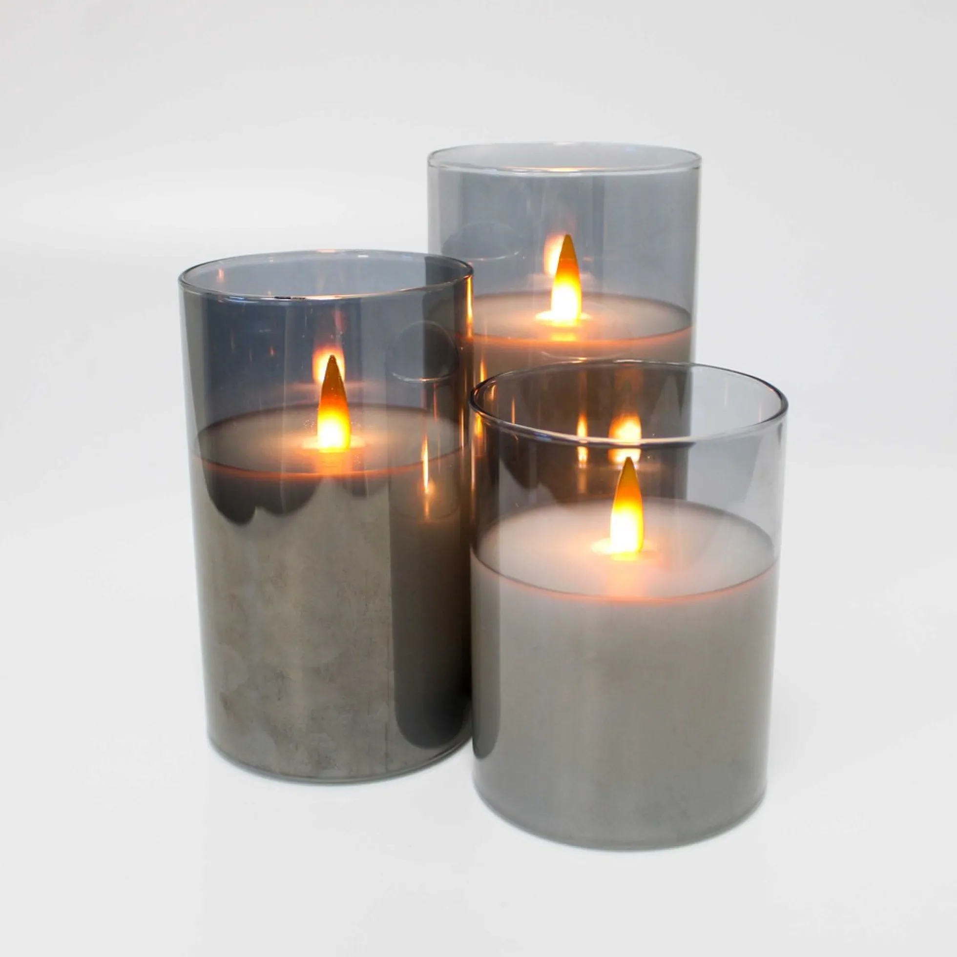 LED Bloklys sæt i røgfarvet glas Ø7,5cm, 3 stk, med flammeeffekt - Inkl. fjernbetjening og timer, 10/12,5/15cm høj, ægte stearin - LEDlife
