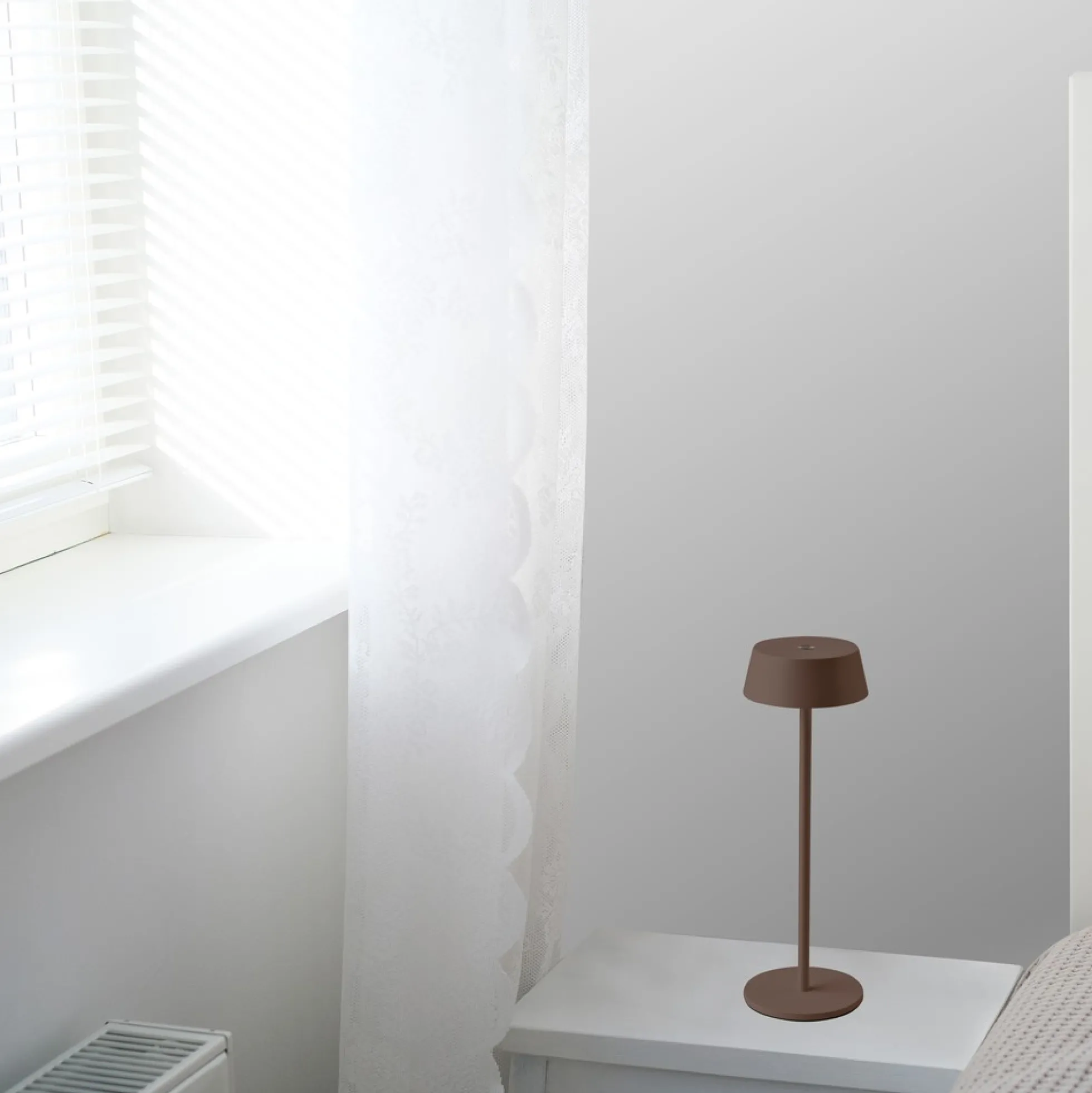LED bordlampe, 2W, 3000K, IP54, genopladelig