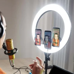 LED ring light med stativ, 55W, Ø44cm, 3 telefonholdere, fjernbetjening, 3200K-5800K, 3-i-1 kulør