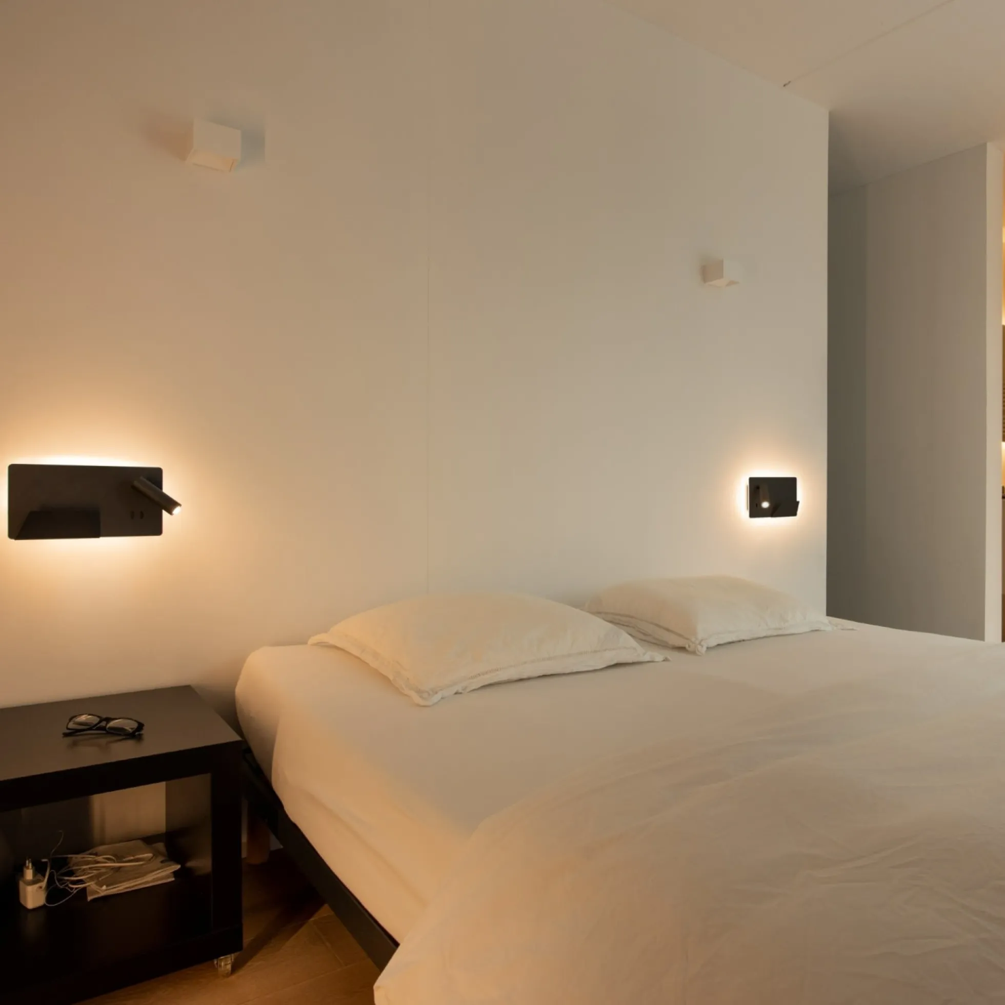 LED sengelampe med USB-stik og telefonholder, sort, 3000K - SLV Somnila
