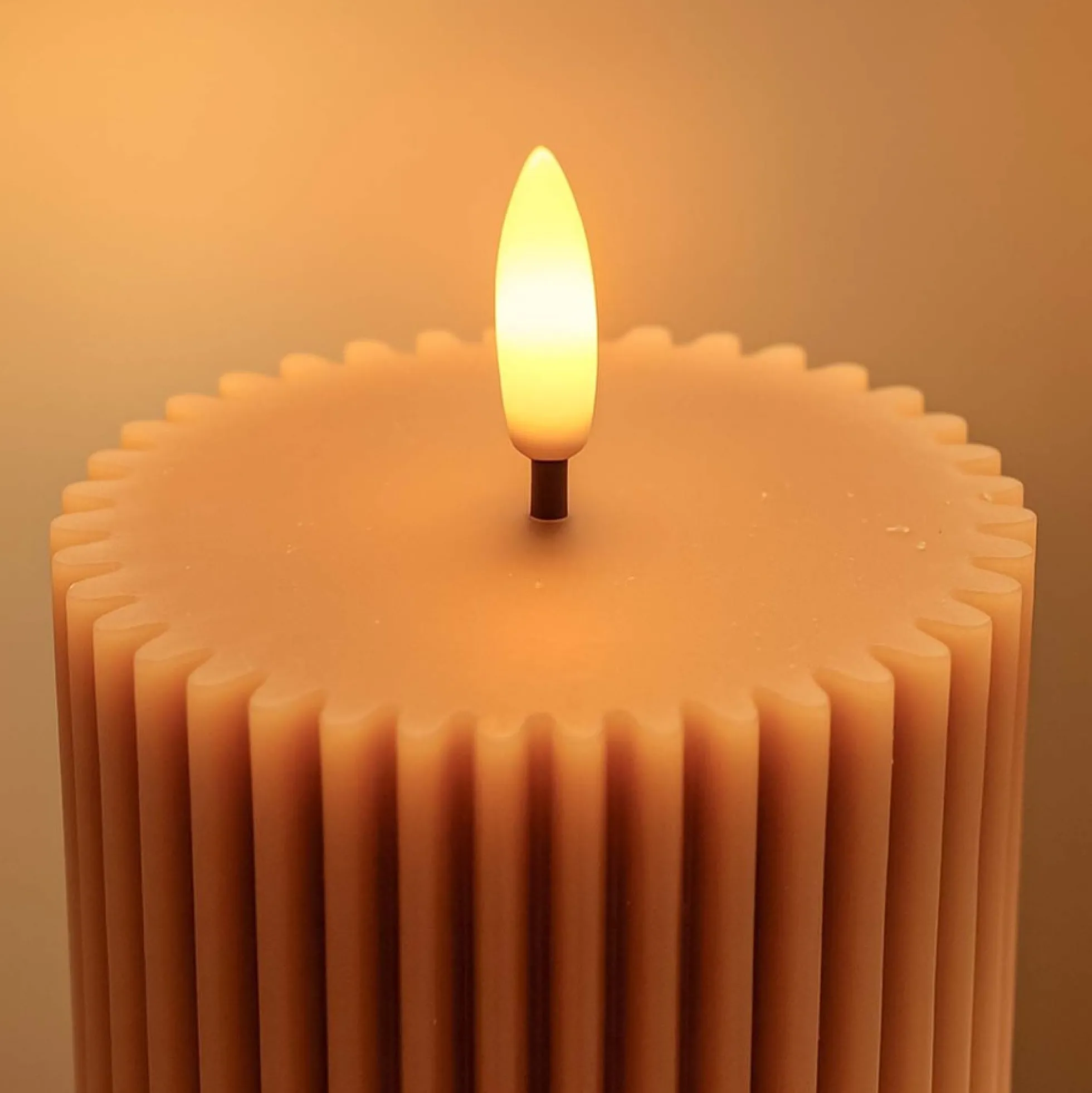 LED Timeglas lys med flammeeffekt, brun, 23 cm høj, fjernbetjening og timer
