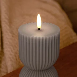LED Timeglas lys med flammeeffekt, grå, 13,5 cm høj, Ø7,5 cm, fjernbetjening, timer, ægte stearin