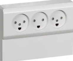 LK OPUS® 66, Tripel stikkontakt med jord og indbygget i panelunderlag, 2½ modul – Lauritz Knudsen