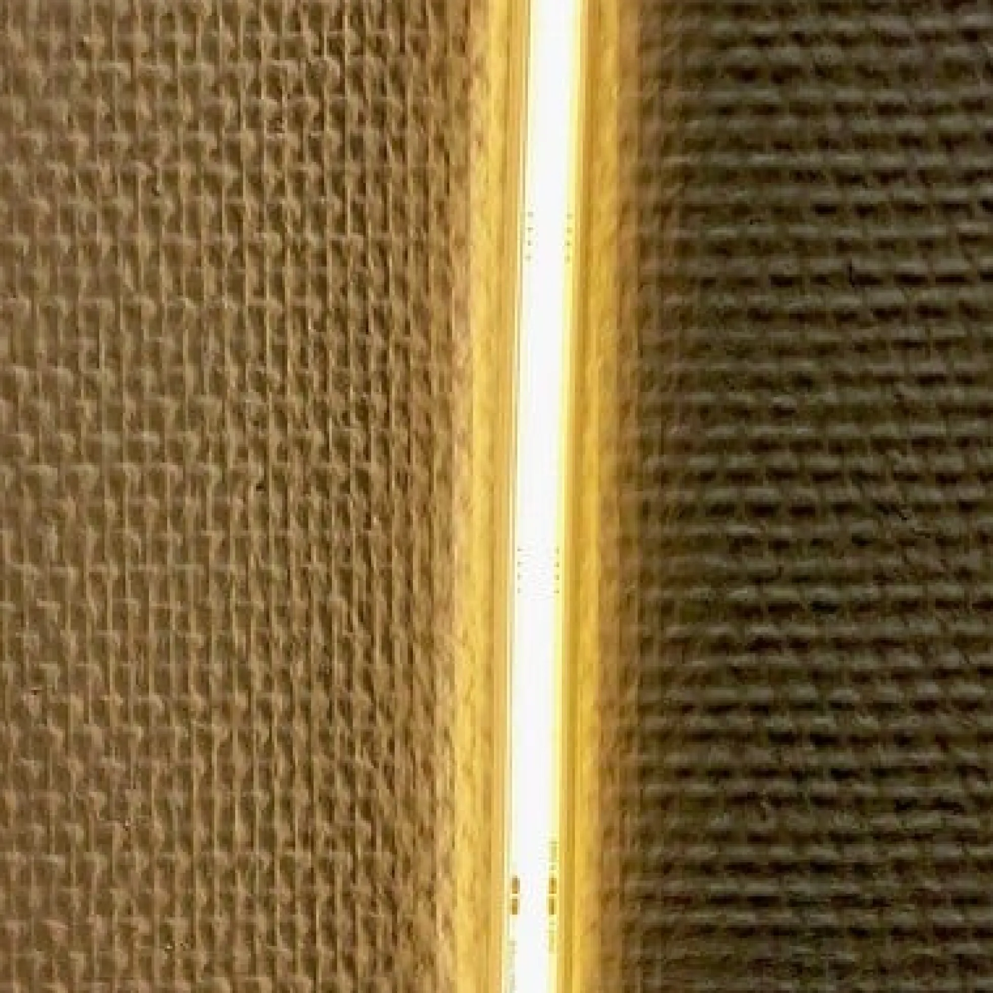 5 meter LED-strip COB vandtæt, 230V, IP67, 10W/m, dæmpbar, kan klippes pr. 50 cm, 4000K (restsalg)