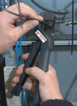 Mobile DataCom – Universal pressetang, RJ45 (8P8C), RG58-59-62-71 BNC-TNC